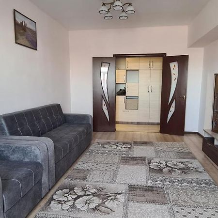 Flat In Central Bishkek Apartment ภายนอก รูปภาพ