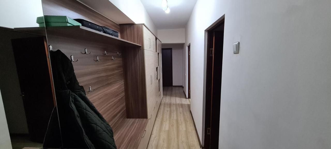 Flat In Central Bishkek Apartment ภายนอก รูปภาพ