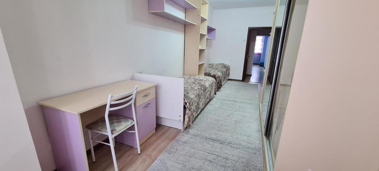 Flat In Central Bishkek Apartment ภายนอก รูปภาพ